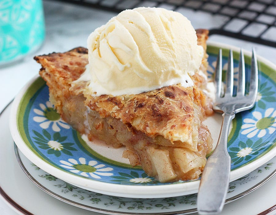 Apple Pie With Cheddar Cheese Crust
 Granny Smith Apple Pie with Cheddar Cheese Crust