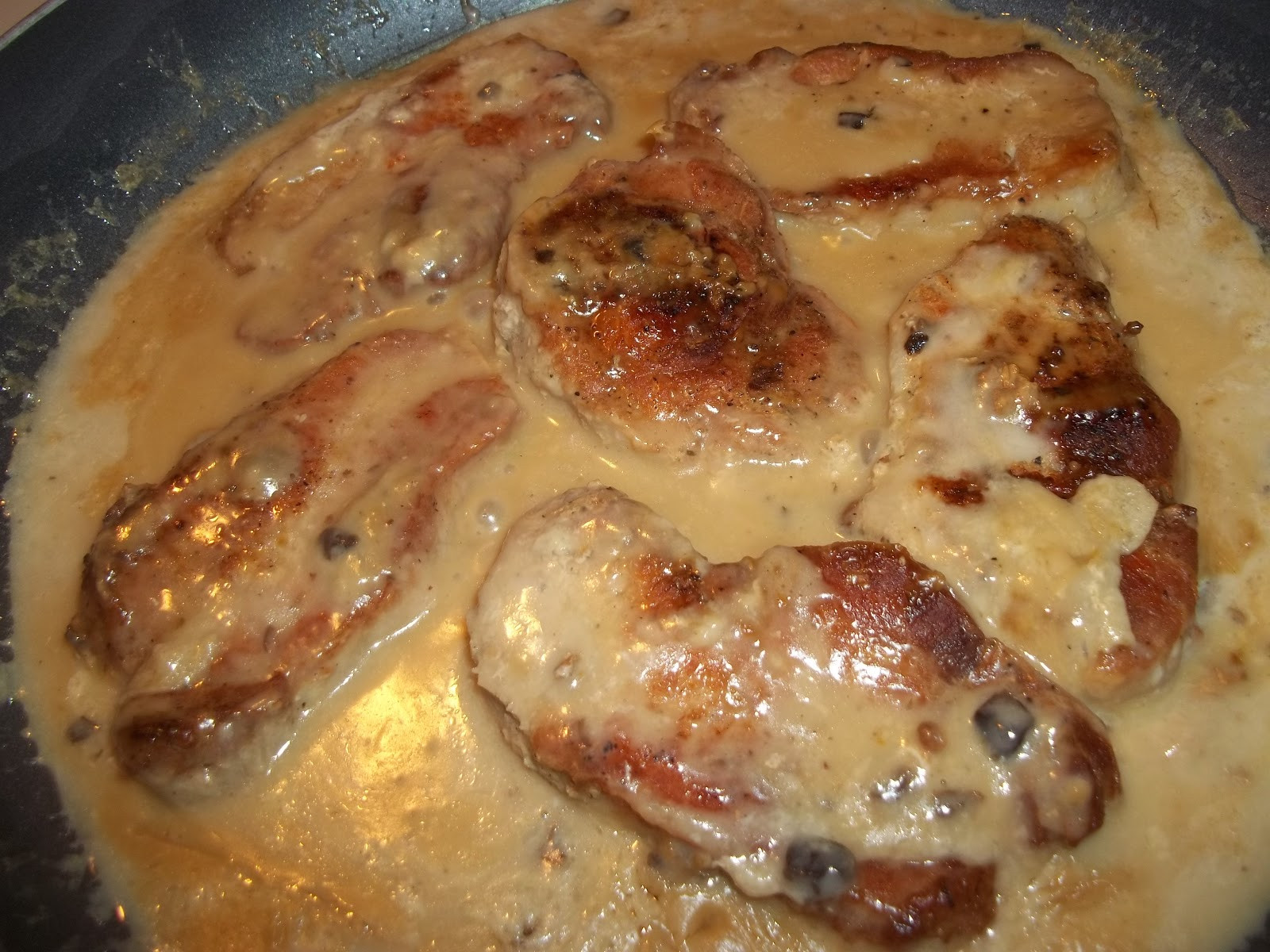 Boneless Pork Chops With Cream Of Mushroom Soup
 Georgia s Kitchen and MORE Pork Chops in Mushroom Sauce