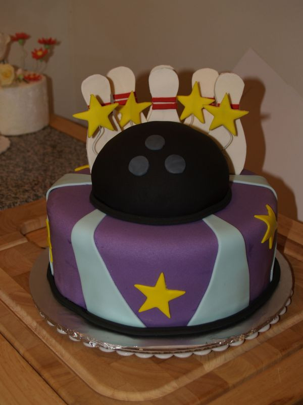 Bowling Birthday Cake
 Bowling Cakes – Decoration Ideas
