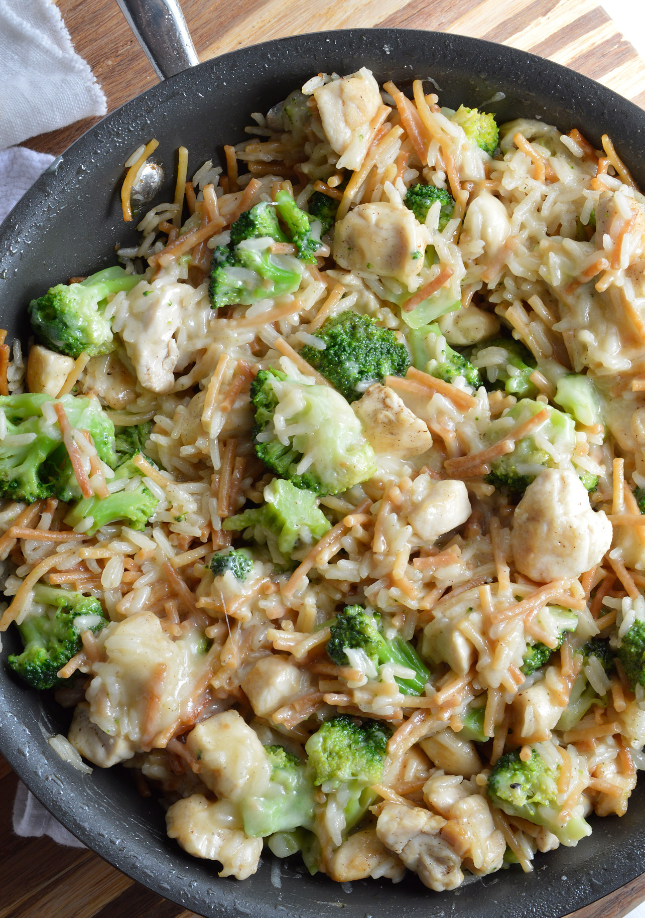 Broccoli Rice And Chicken Casserole
 e Pot Cheesy Chicken Broccoli Rice Casserole