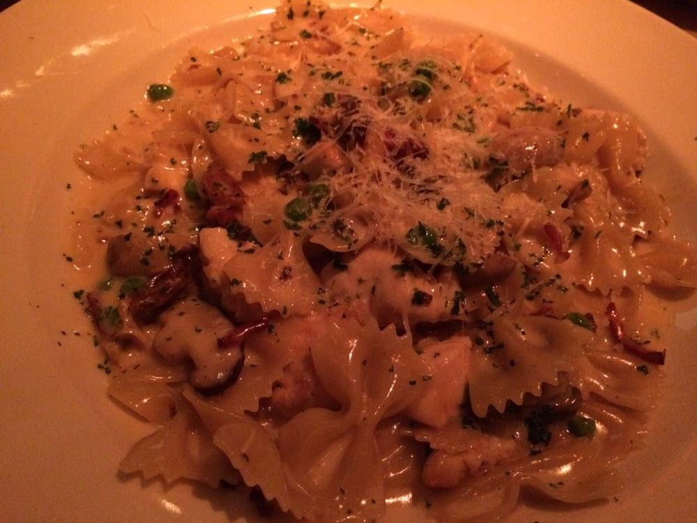 Cheesecake Factory Farfalle With Chicken And Roasted Garlic
 Farfalle with chicken and roasted garlic Yelp