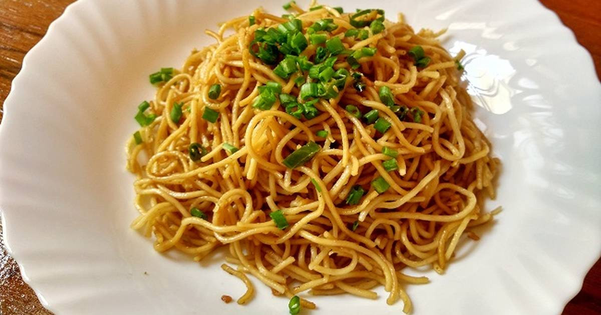 Chilli Garlic Noodles
 Chilli Garlic Noodles Recipe by Sneha Paul Cookpad India