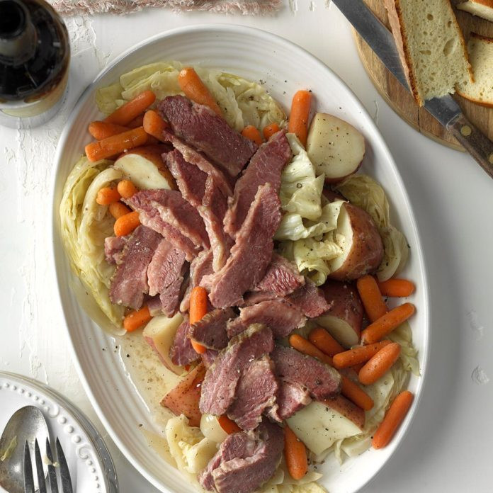 Corned Beef And Cabbage In Pressure Cooker
 Pressure Cooker Easy Corned Beef and Cabbage Recipe