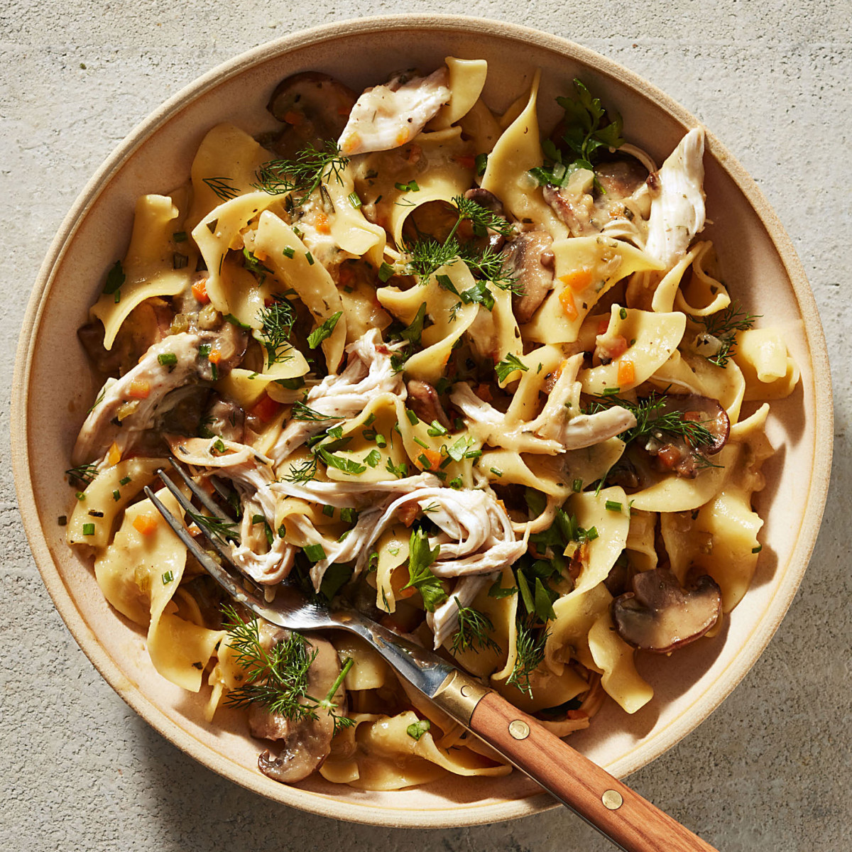 Creamy Egg Noodles Awesome Creamy Chicken &amp; Mushroom Egg Noodles Recipe Rachael Ray