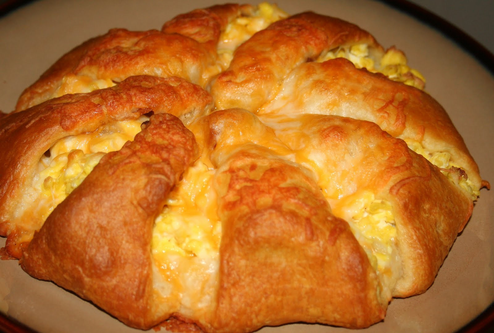 Crescent Roll Recipes Breakfast
 Mama s a Mess Crescent Breakfast Ring