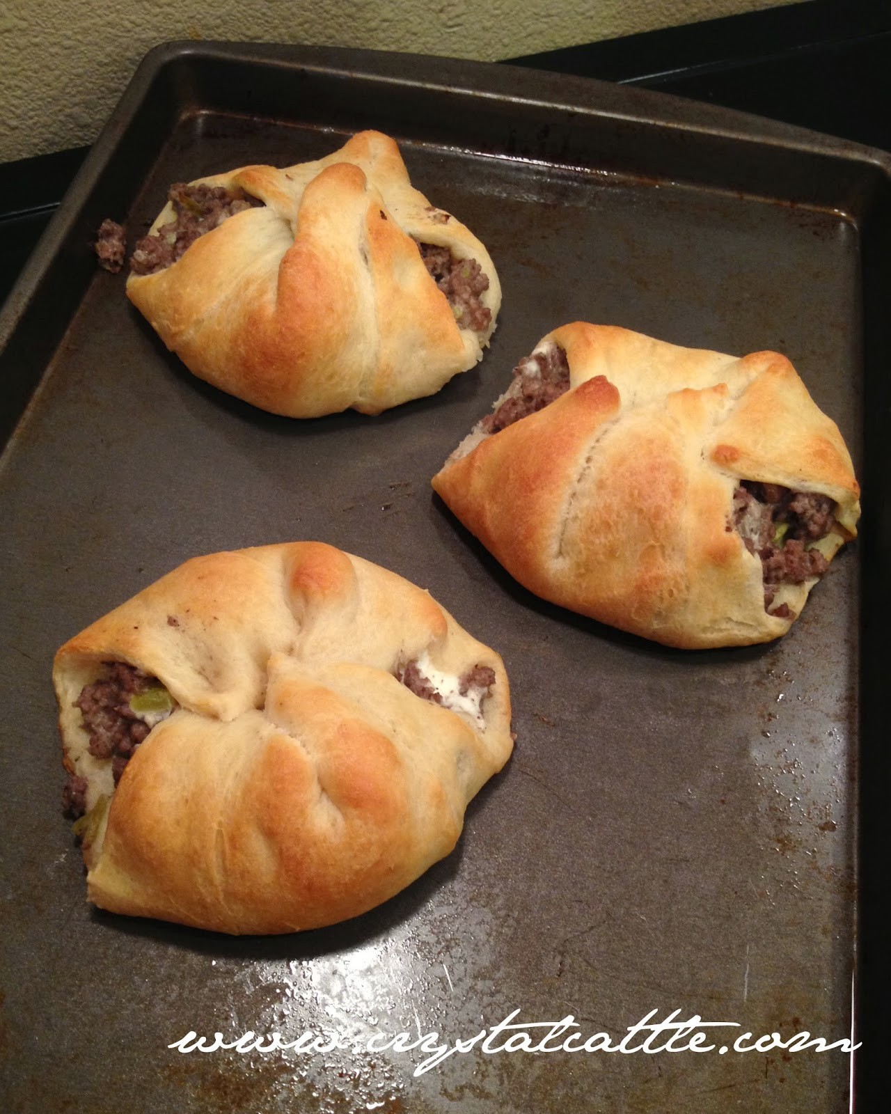 Crescent Roll Recipes With Ground Beef
 Crystal Cattle Green Chile Hamburger Crescent Roll Recipe