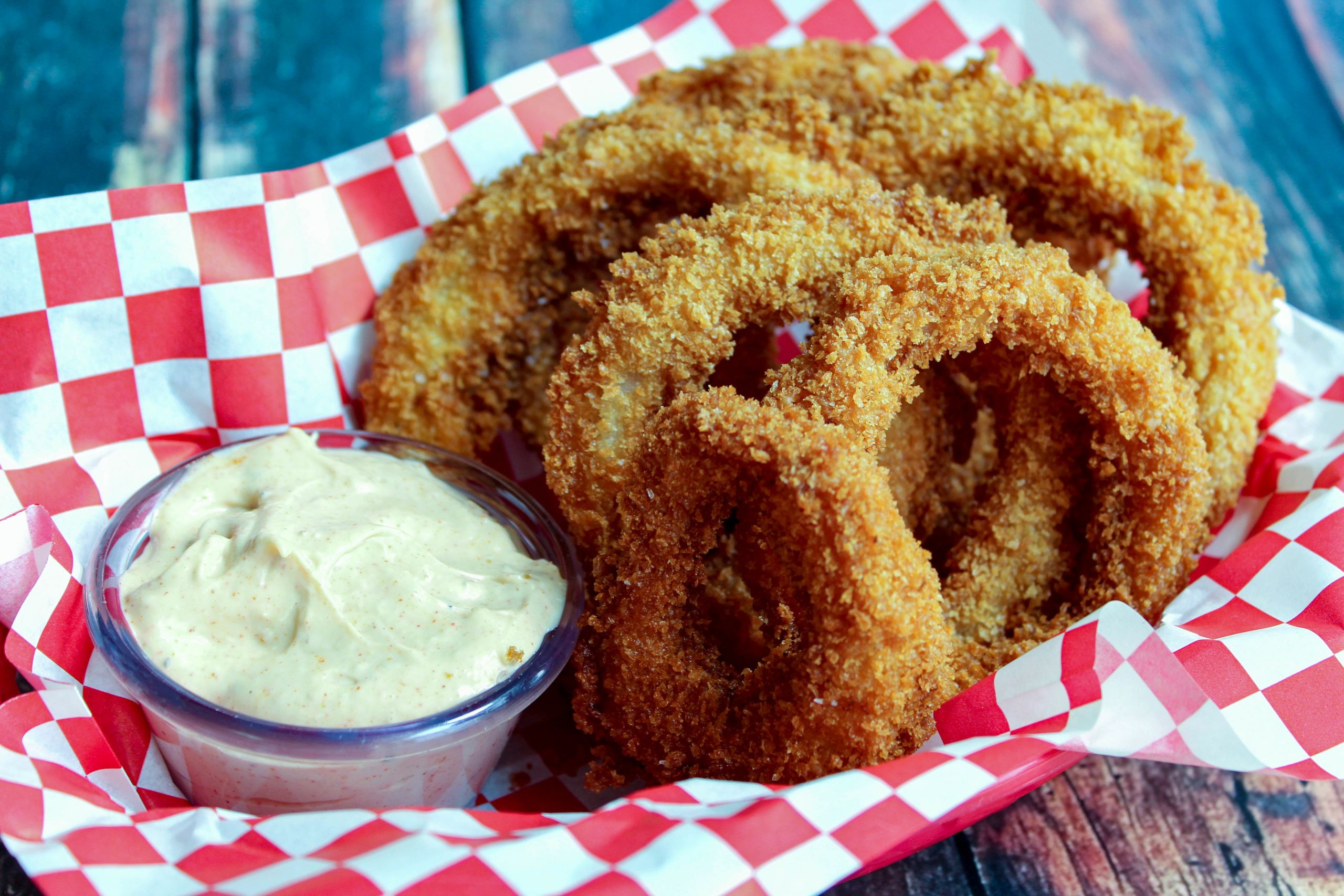 Deep Fried Onion Rings
 Deep Fried ion Rings with Dipping Sauce Recipe