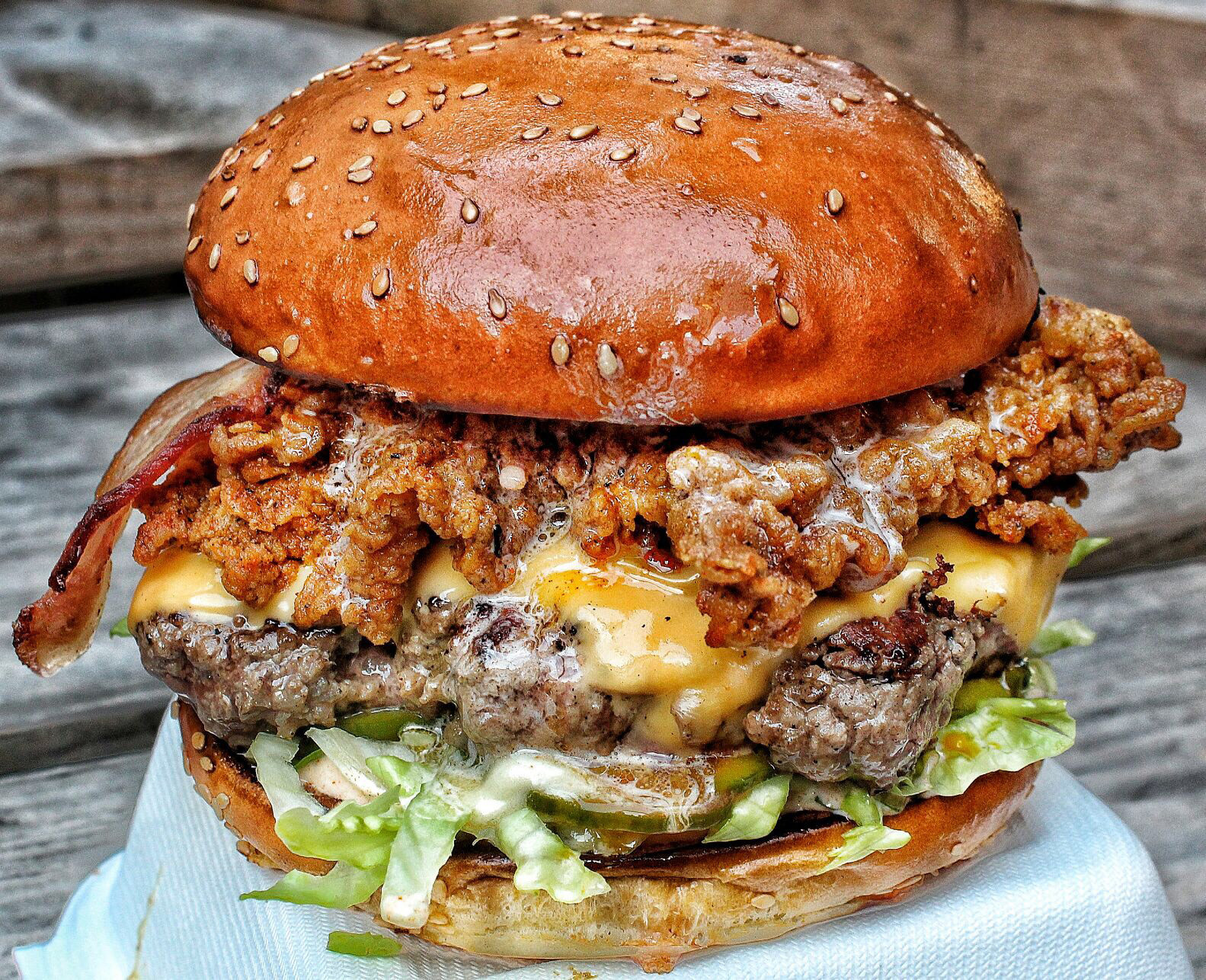 Dyer'S Deep Fried Hamburgers
 Clucking hell This cheeseburger es with a layer of