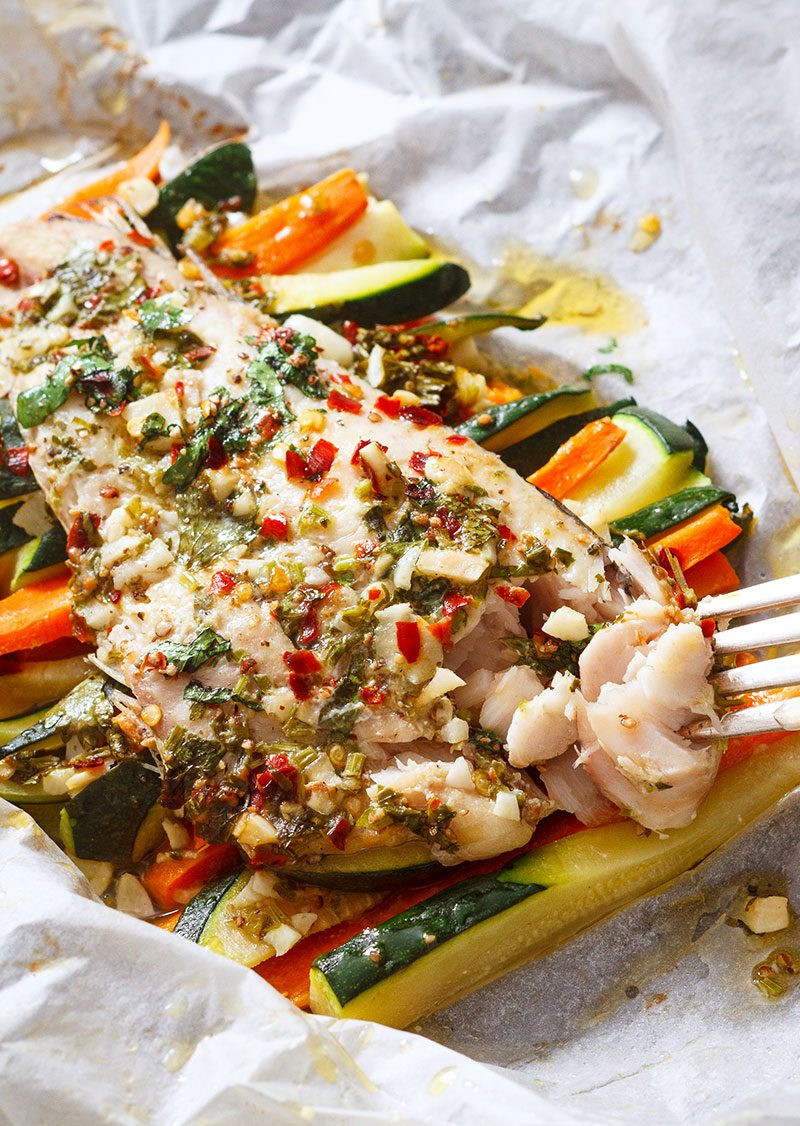 Fish In Foil Packets Recipes
 Garlic Butter Fish in Parchment Recipe — Eatwell101
