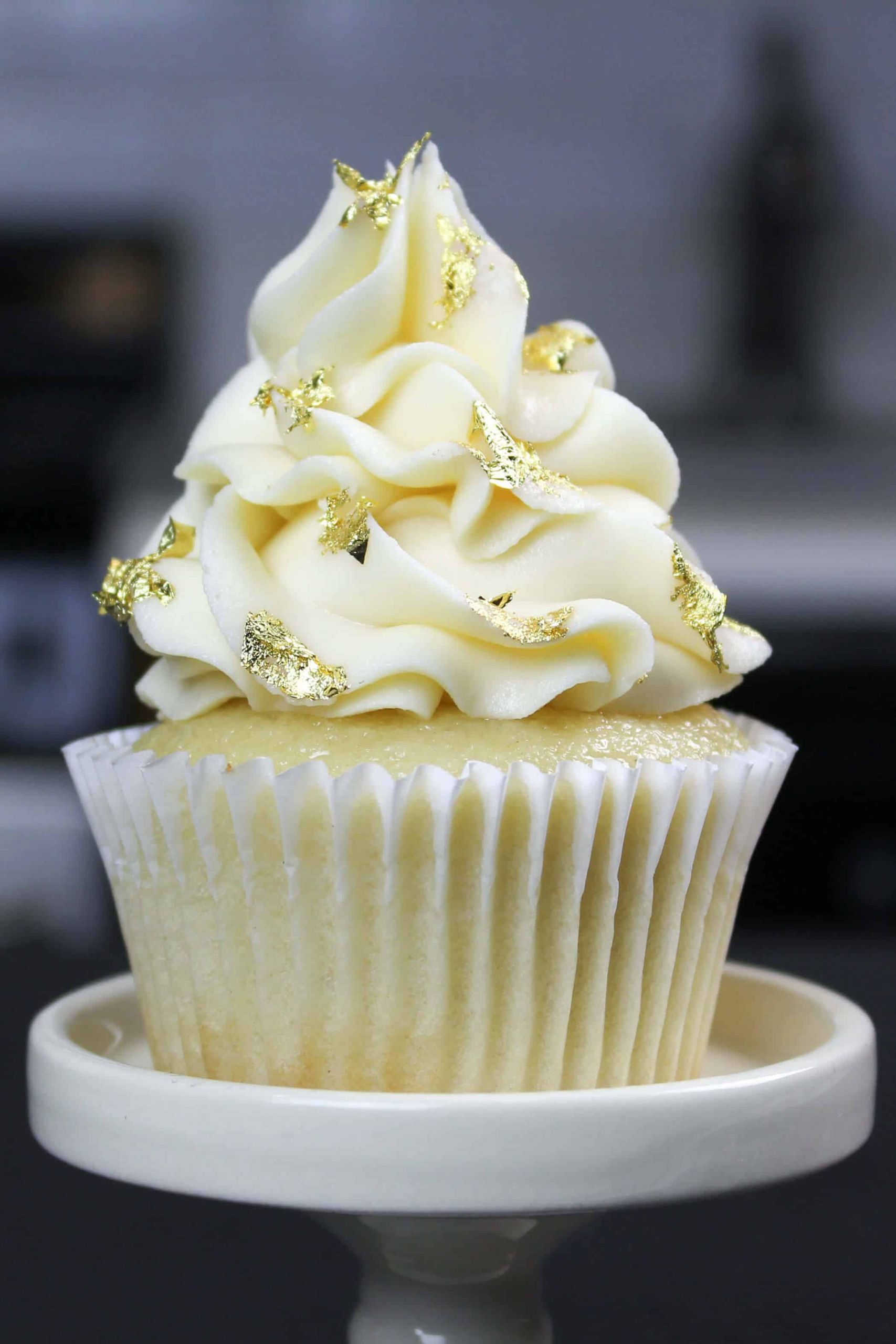 Gourmet Super Moist Vanilla Cupcakes Recipes
 Easy Vanilla Cupcake Recipe es To her in e Bowl