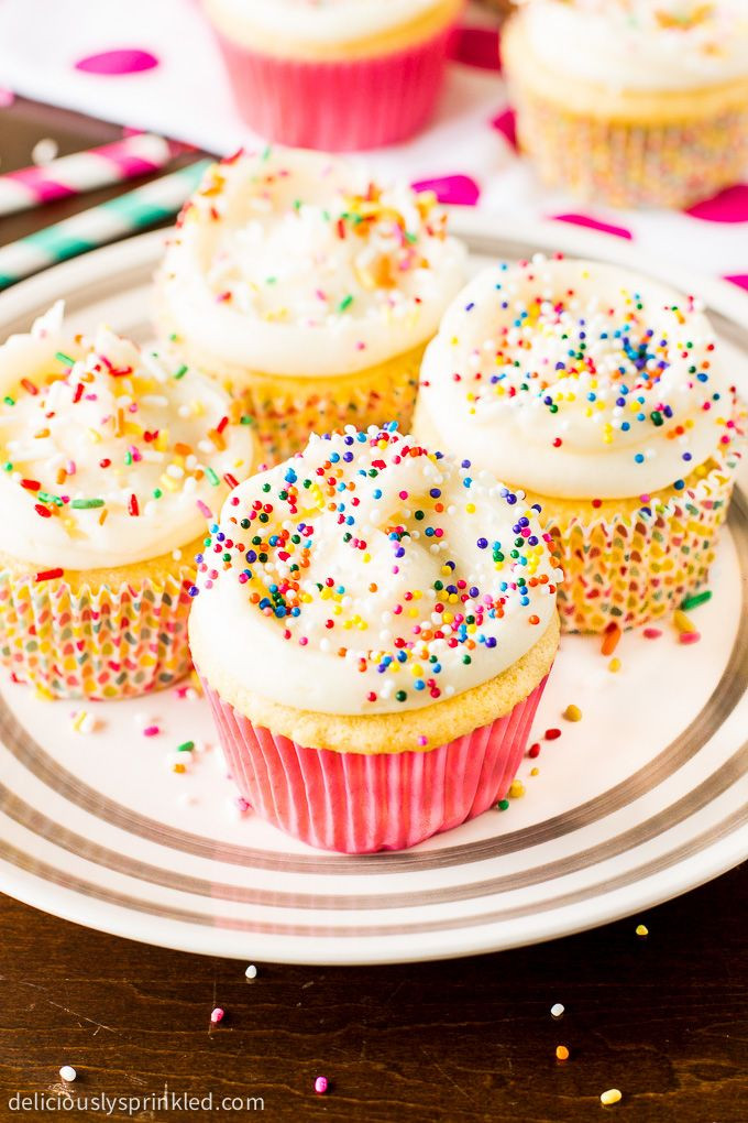 Gourmet Super Moist Vanilla Cupcakes Recipes
 Super moist Vanilla Cupcakes topped with my favorite