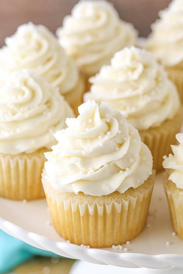 Gourmet Super Moist Vanilla Cupcakes Recipes
 Fluffy & Moist Vanilla Cupcakes Recipe