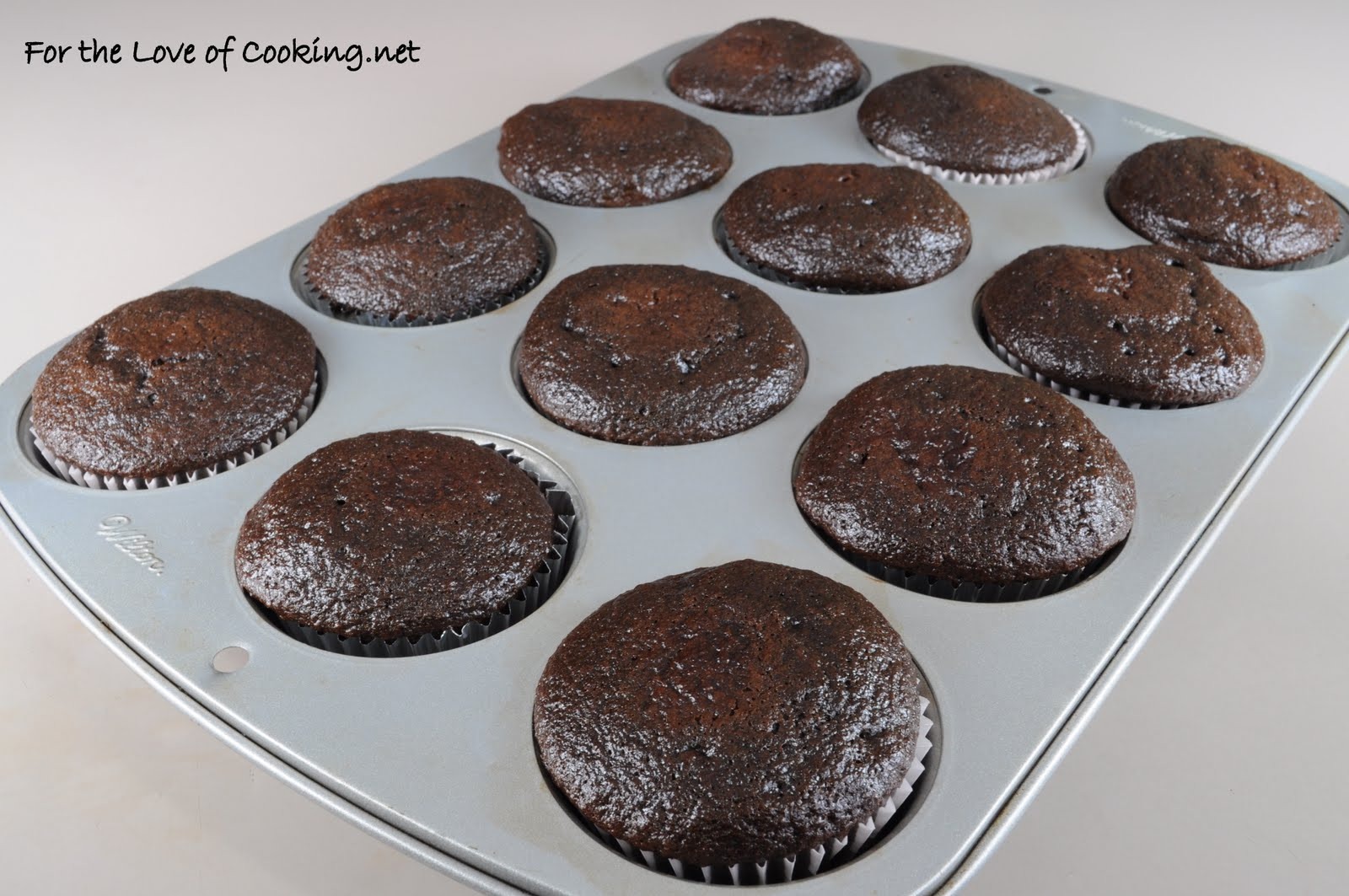Gourmet Super Moist Vanilla Cupcakes Recipes
 Super Moist Chocolate Cupcakes with Vanilla Buttercream