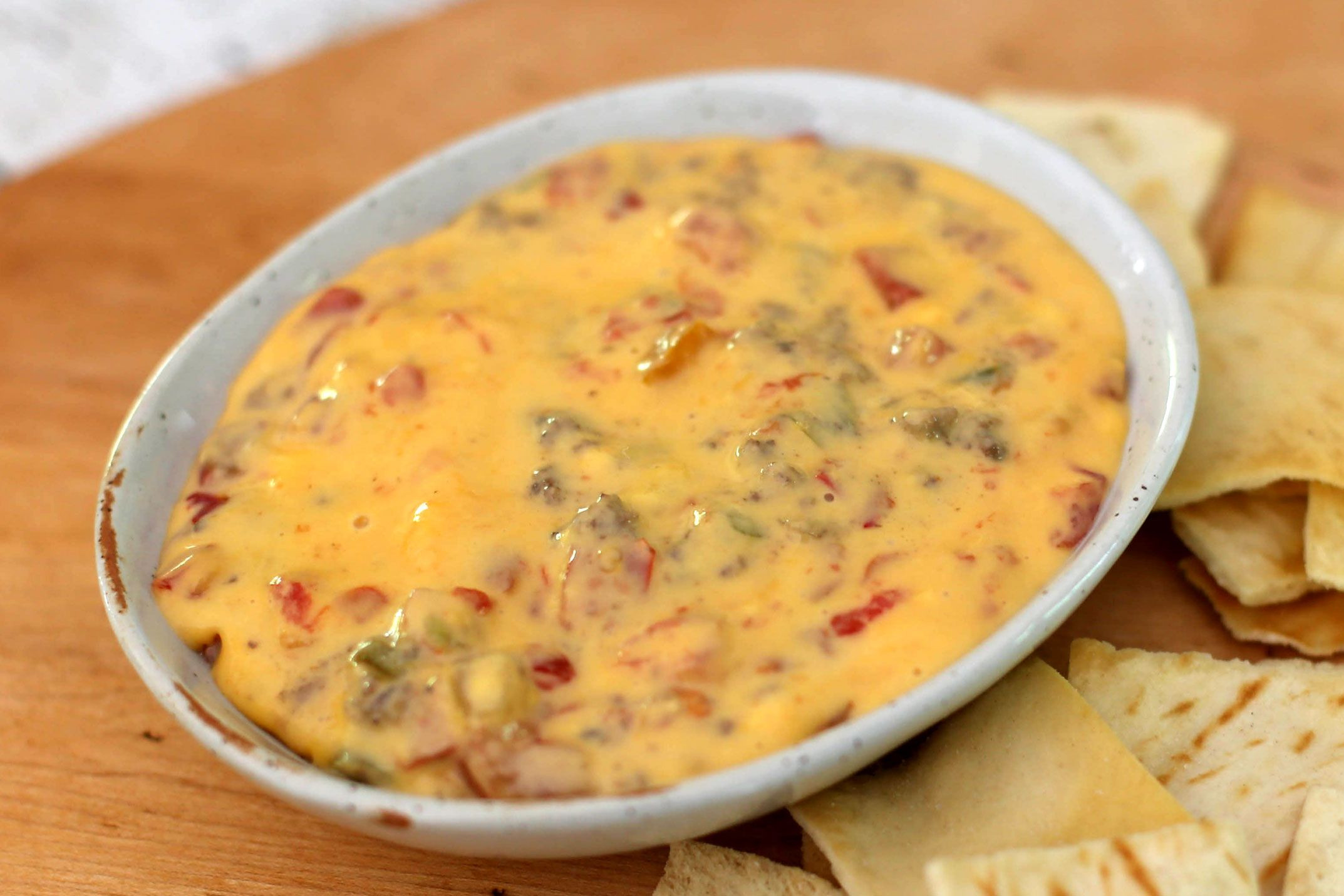 Ground Beef And Cheese Recipes
 Crock Pot Rotel Dip Recipe with Ground Beef and Cheese