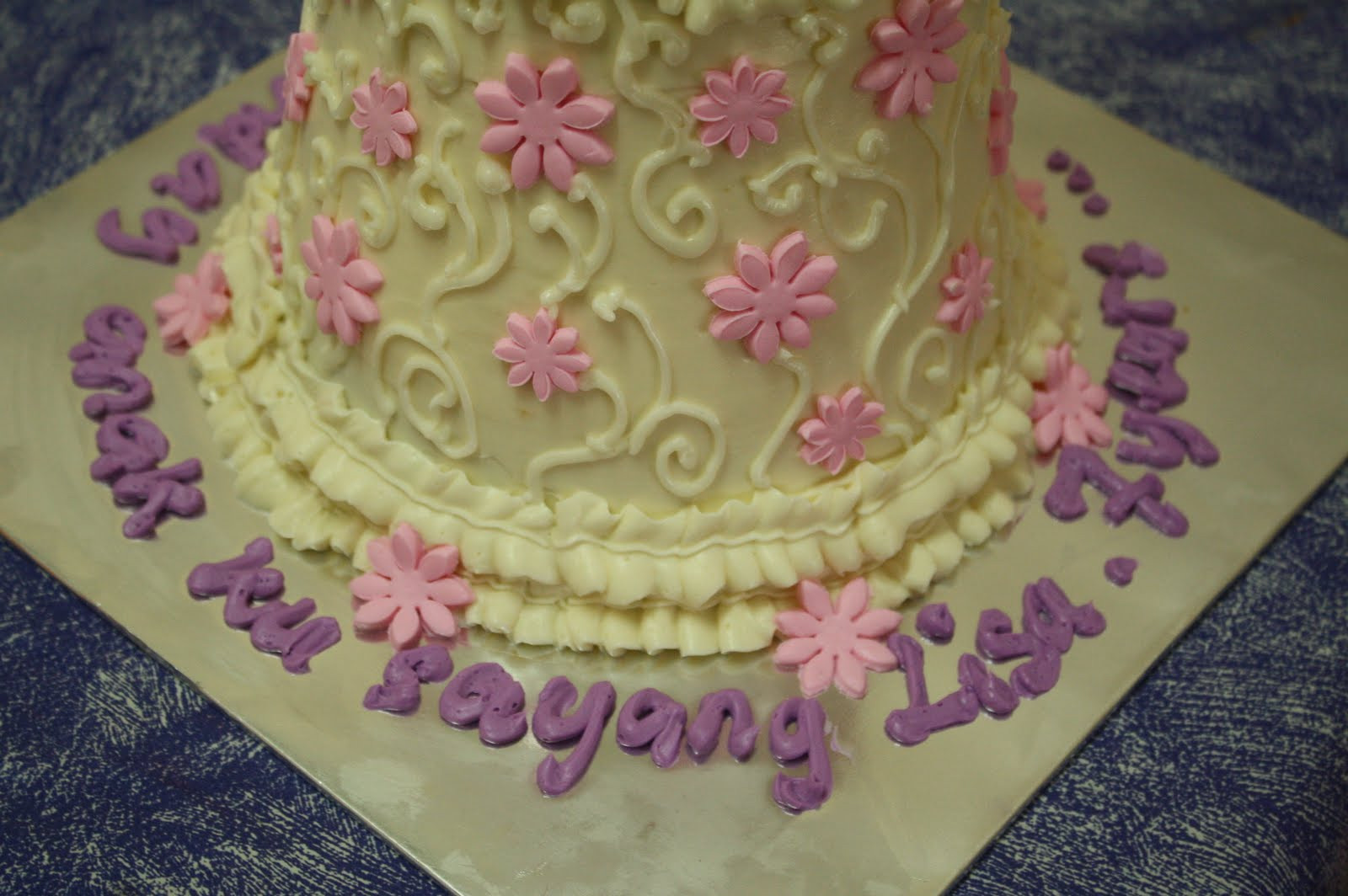 Happy Birthday Lisa Cake
 Lissa n Rayyan My Little Cupcakes MA H White
