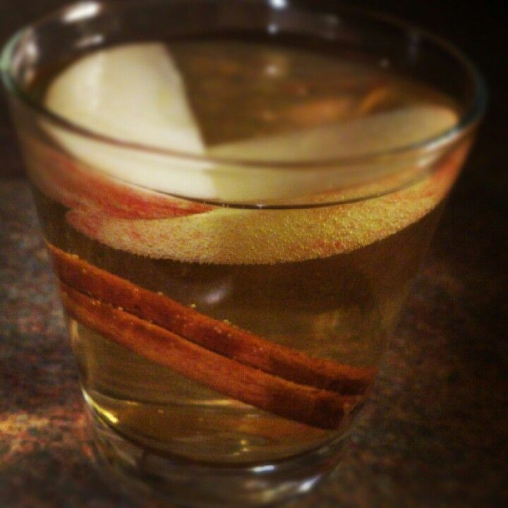 Hot Whiskey Drinks
 Hot whiskey drink with apple cider and cinnamon Yum