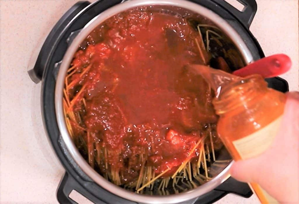 Instant Pot Spaghetti With Jar Sauce
 Instant Pot Spaghetti and Meatballs Video
