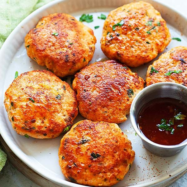 Low Calorie Salmon Patties
 Healthy and easy salmon patties made of fresh salmon