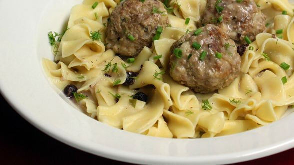 Meatballs And Egg Noodles
 Swedish Meatballs and Egg Noodles Rachael Ray