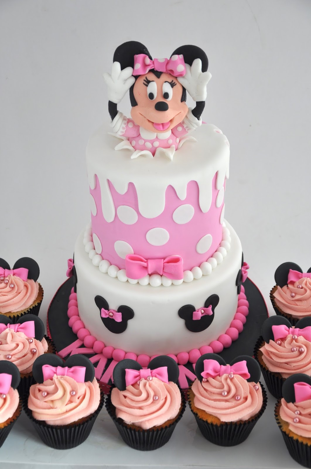 Minnie Mouse Birthday Cake
 Rozanne s Cakes Minnie mouse birthday cake and cupcakes