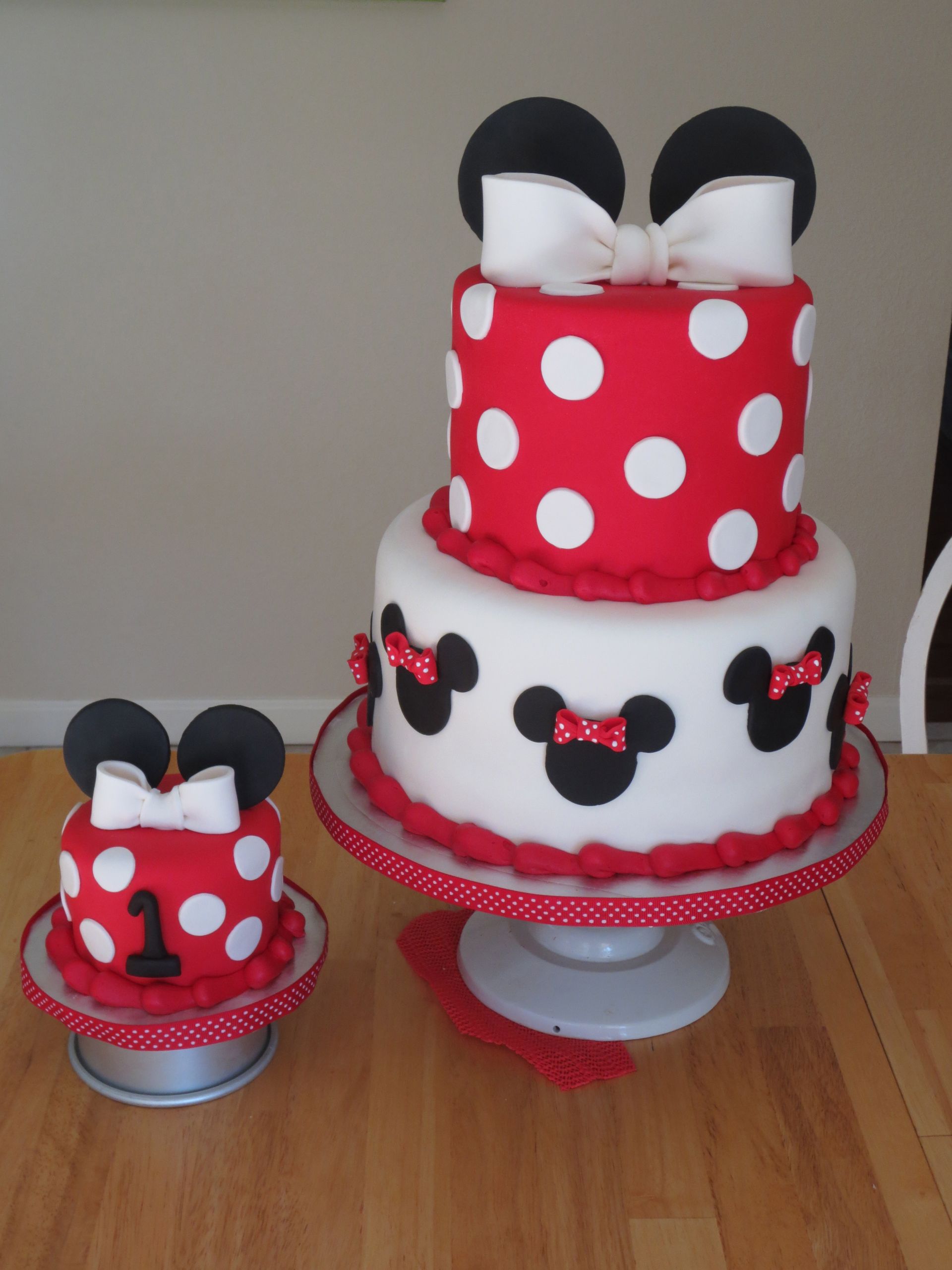 Minnie Mouse Birthday Cake
 minnie mouse smash cake