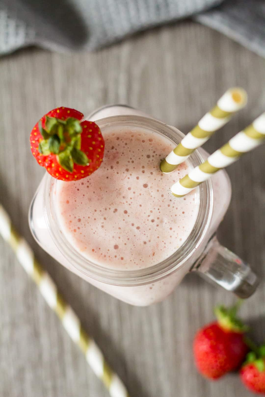 Oatmeal Breakfast Smoothies
 Strawberry Oatmeal Breakfast Smoothie