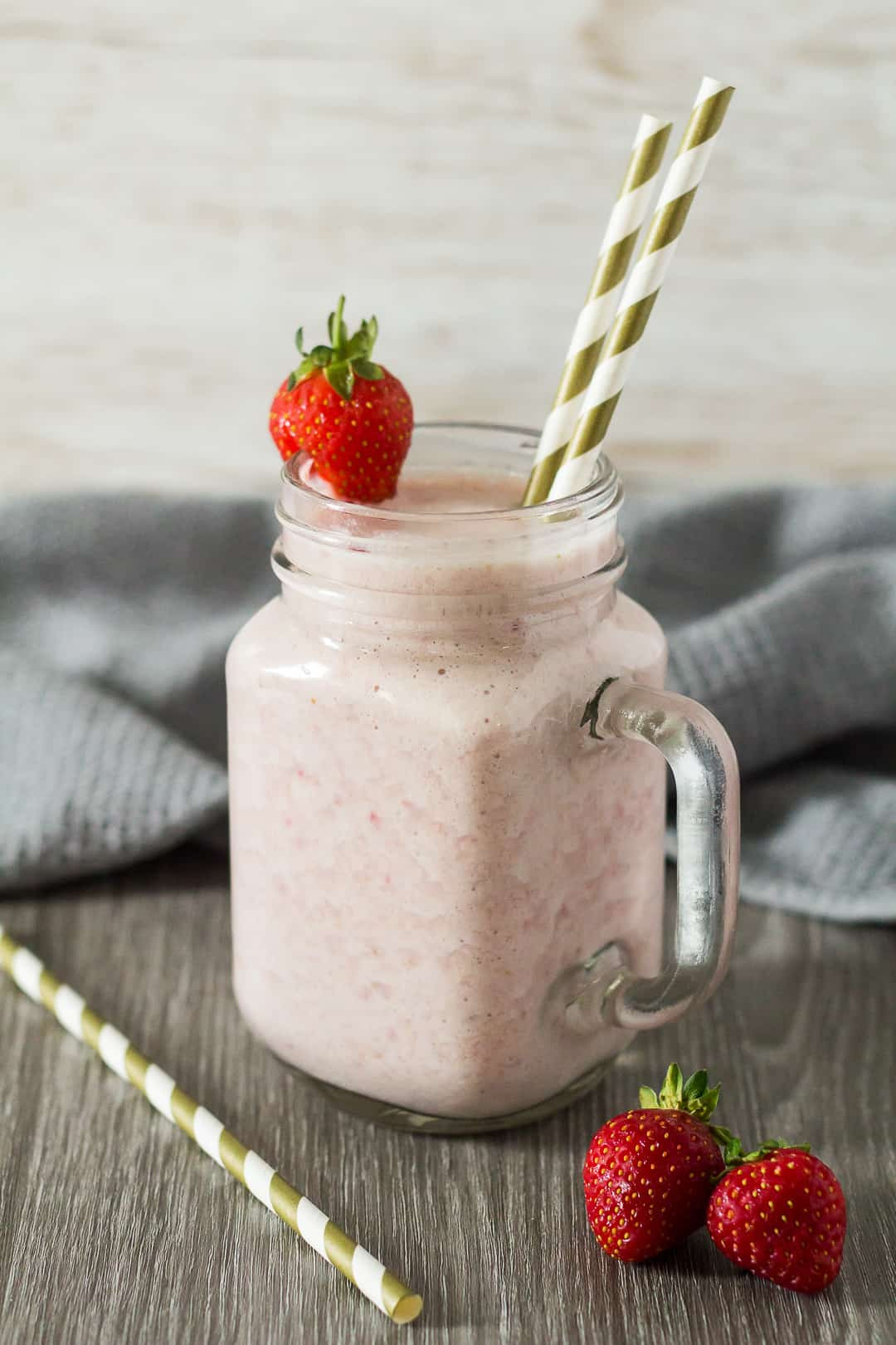 Oatmeal Breakfast Smoothies
 Strawberry Oatmeal Breakfast Smoothie