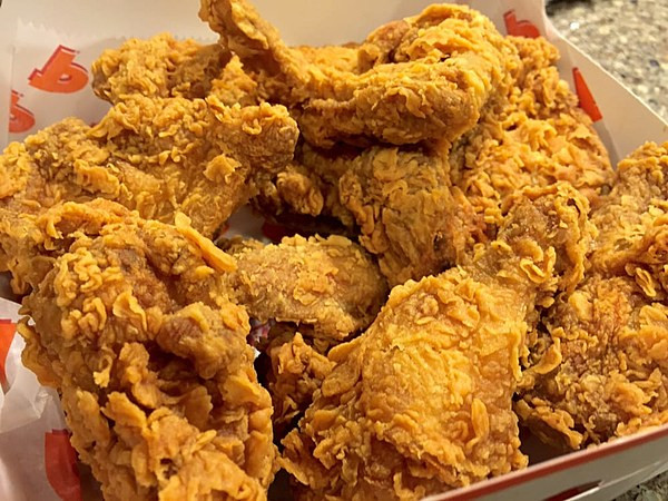 Popeyes Fried Chicken
 Knives Needed Man Says After Choking Popeyes Chicken