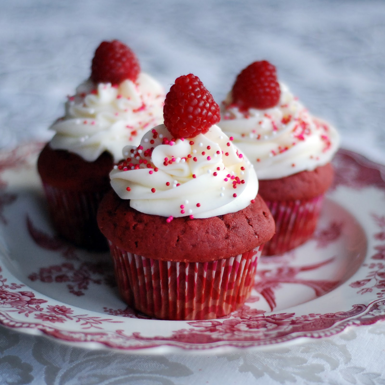 Red Velvet Cupcakes With Cream Cheese Frosting
 Sprinkle Charms Red Velvet Cupcakes with Cream Cheese