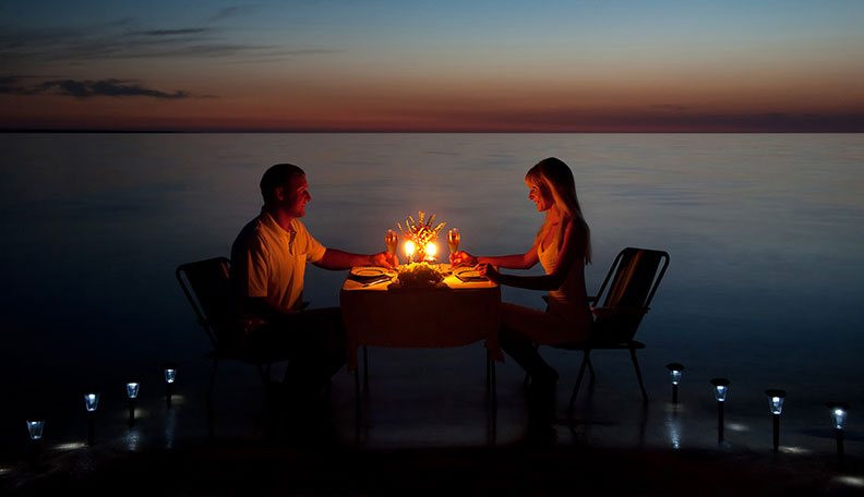 Romantic Dinner Date Ideas
 13 Very Romantic Dinner Date Ideas for Two