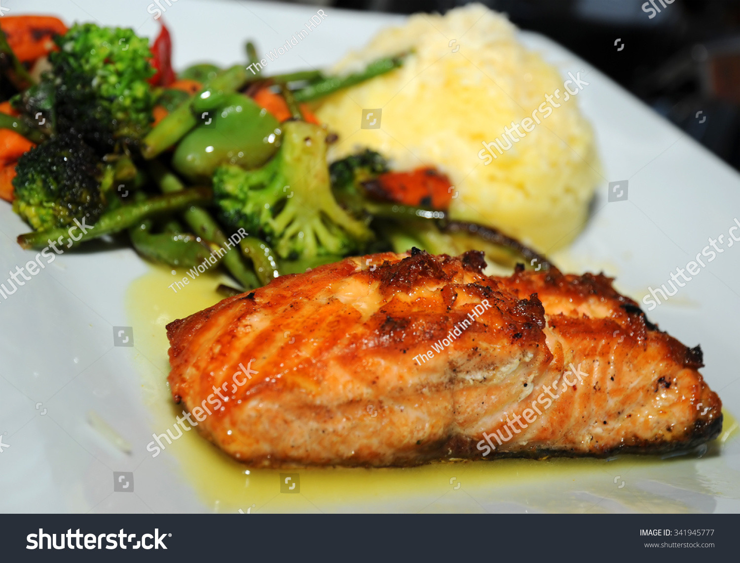 Salmon And Mashed Potatoes
 Grilled Salmon With Cooked Ve ables And Mashed Potatoes