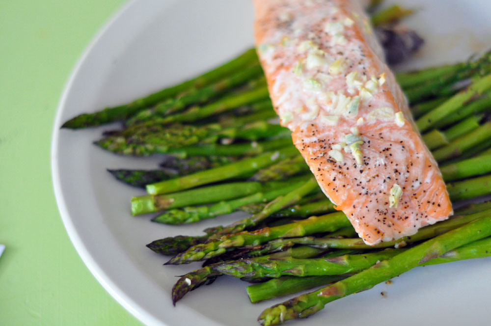 Salmon With Asparagus
 lemon garlic oven roasted salmon with asparagus