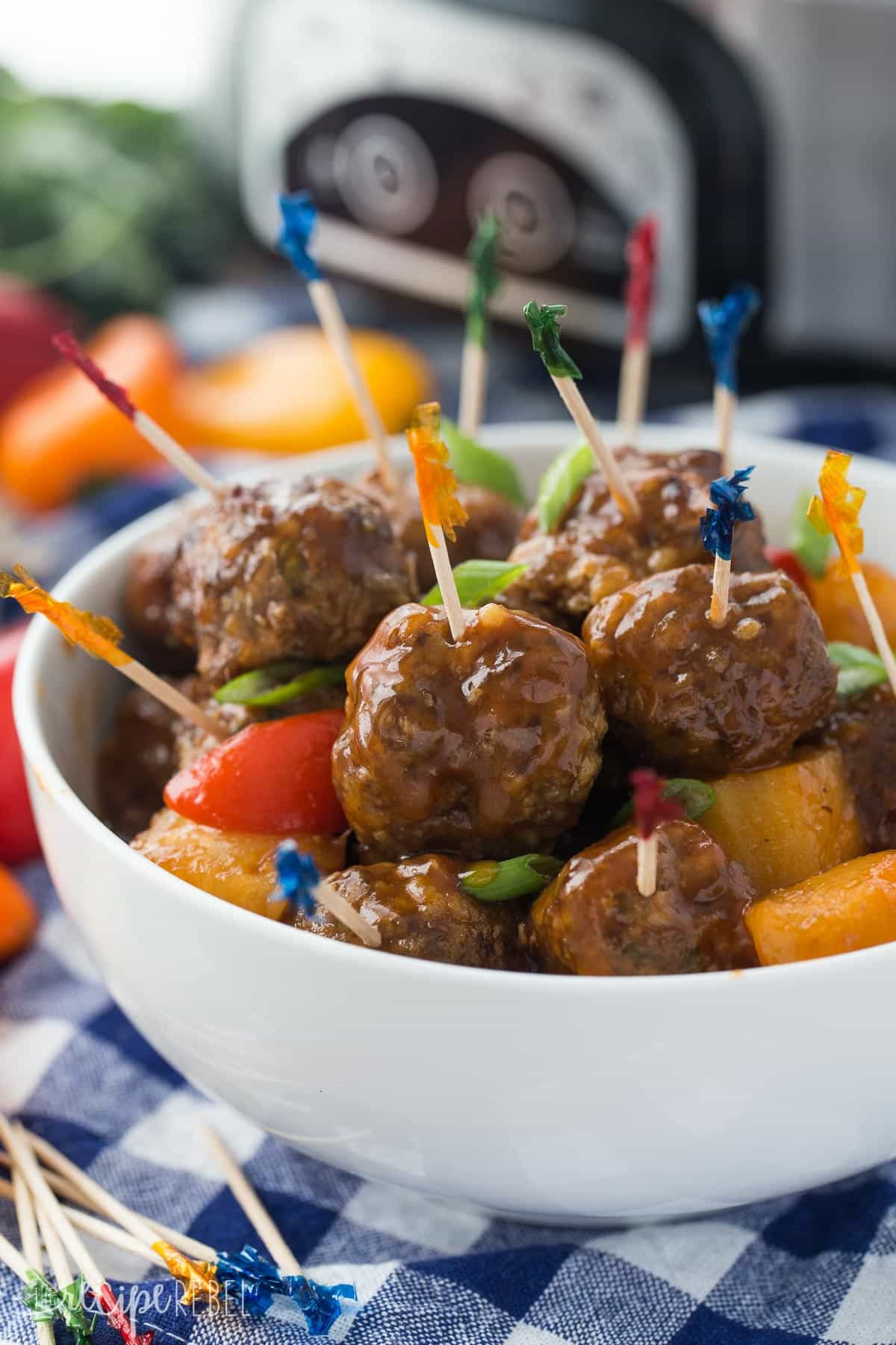 Slow Cooker Appetizers
 Slow Cooker Pineapple Brown Sugar Meatballs easy appetizer