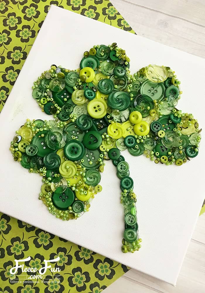 St Patrick's Day Crafts Pinterest
 St Patrick s Day Clover Button Art Tutorial ♥ Fleece Fun