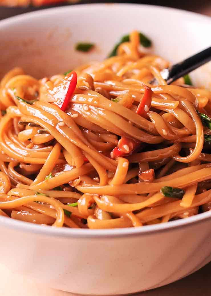 Thai Noodles with Peanut Sauce Beautiful Easy Thai Noodles with Peanut Sauce What S In the Pan
