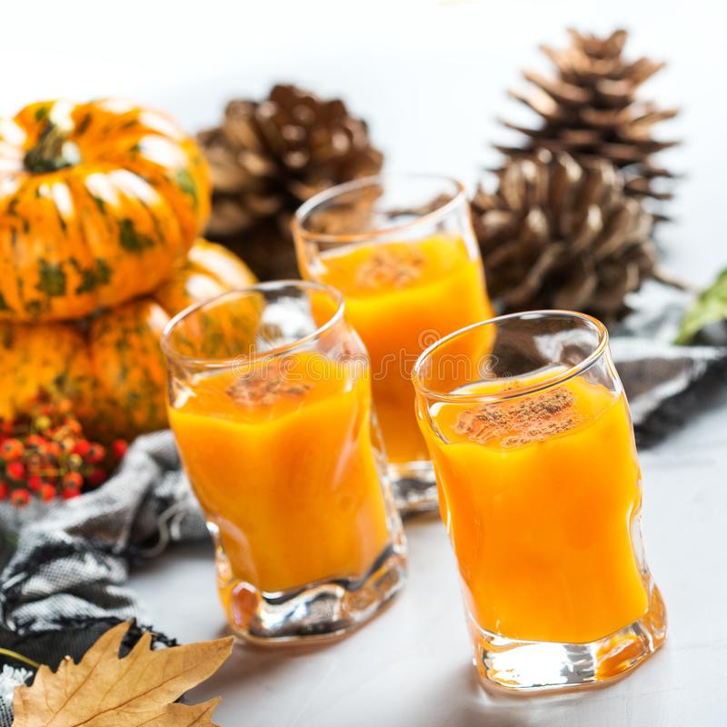 Thanksgiving Holiday Drinks
 Thanksgiving Autumn Alcohol Drink Cocktail Beverage With