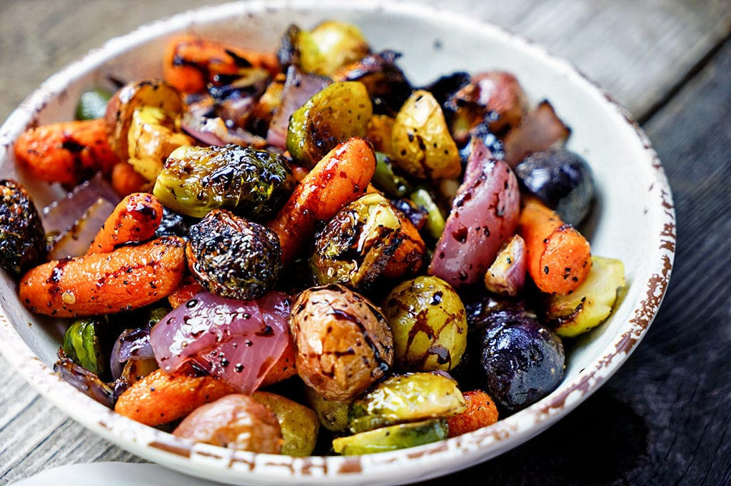 Vegetable Side Dishes For Bbq
 Easy Roasted Ve ables with Honey and Balsamic Syrup