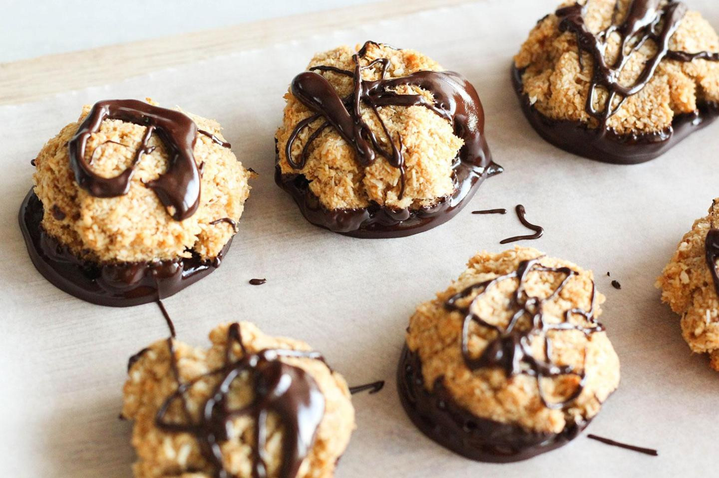 Do Macaroons Have Dairy
 Healthy Chocolate Dipped Coconut Macaroons gluten free