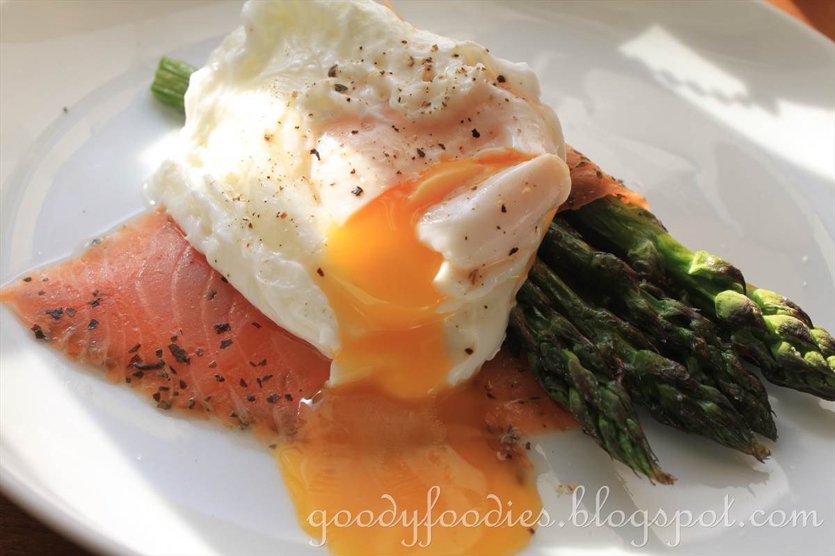 Salmon For Breakfast With Eggs
 GoodyFoo s Recipe Poached egg with smoked salmon and