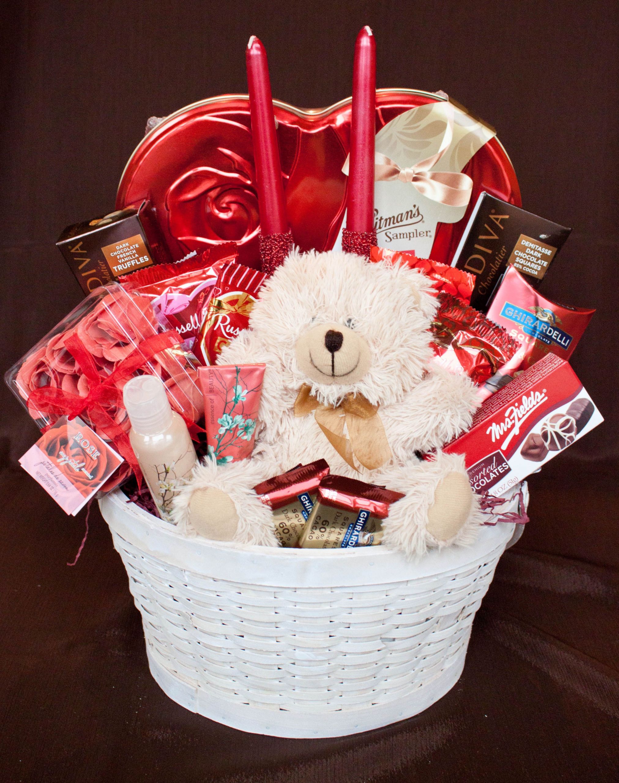 Gift Ideas for Her On Valentine&amp;#039;s Day Luxury Valentine Basket