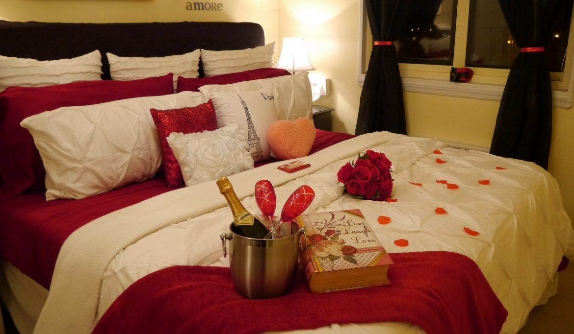 Romantic Bedroom Ideas For Valentines Day
 10 Valentine’s day bedroom decorating ideas – San