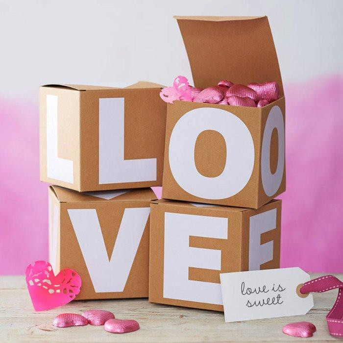 Valentine Gift Boxes Ideas
 10 Beautiful Valentine’s Day Gift Ideas and Decorations