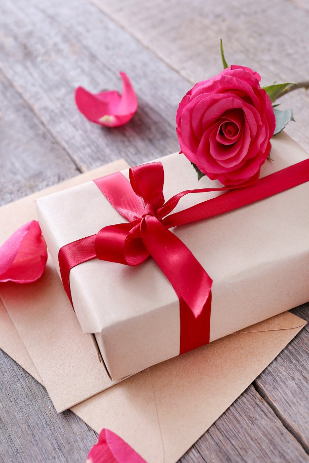 Valentines Day Gift Box
 Roses and t box for saint valentine day