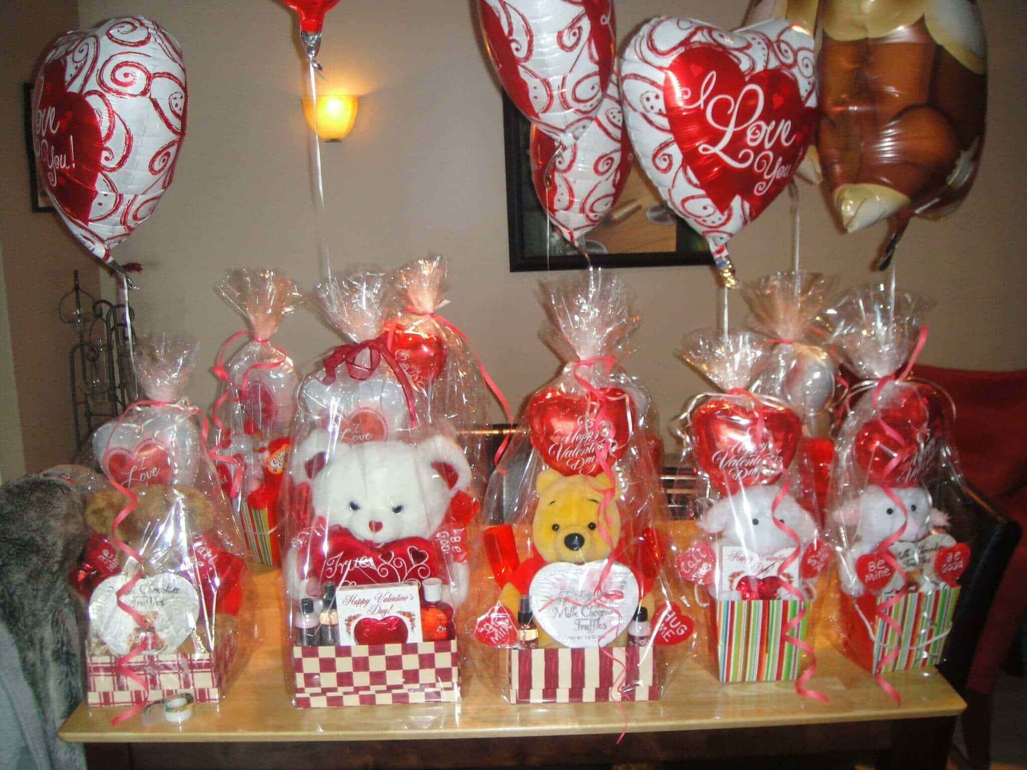 Valentines Day Gift Boxes
 Best Valentine s Day Gift Baskets Boxes & Gift Sets Ideas