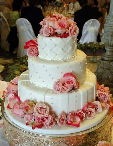 Valentines Wedding Cakes
 Insanely Beautiful Valentine’s Day Wedding Cakes The